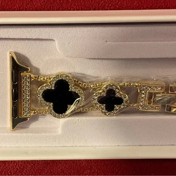 Gold and Black Clover Smartwatch Bracelet Watch Band - Picture 12 of 14